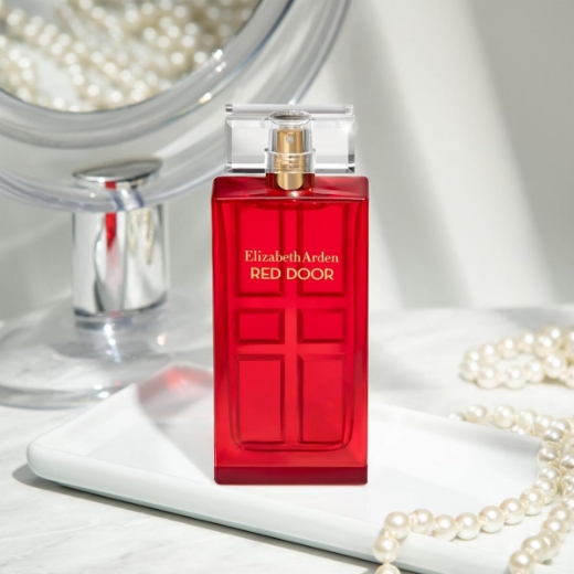 صورة اليزبث اردن ريد دور 100مل نسائي