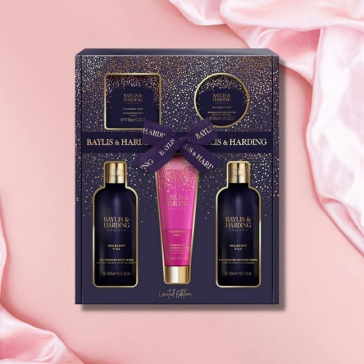 صورة  'بايليس اند هاردينج طقم نسائي رجالي