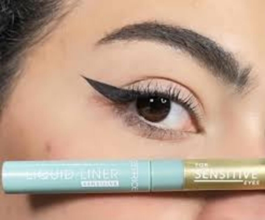 صورة كاتريس محدد عيون سائل 010 ألترا بلاك 1.7 مل