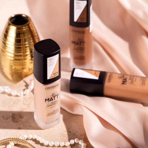 صورة كاتريس أول مات شاين كنترول إن نيوترال لايت بيج 010 