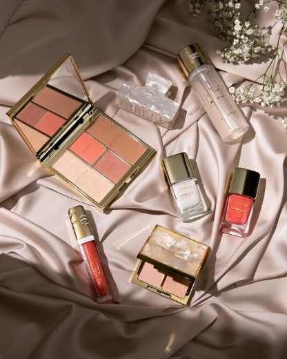 صورة كاتريس مرطب الشفاه بالكافيار غوش اللامع