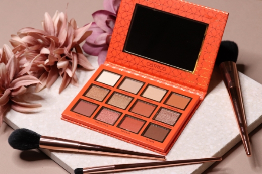 صورة كاتريس أديكتيد تو سبايسز لوحة ظلال العيون جديدة 12  