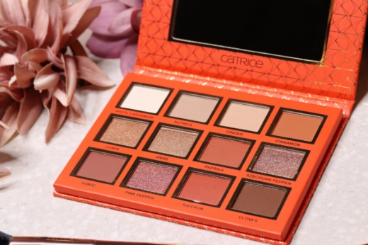 صورة كاتريس أديكتيد تو سبايسز لوحة ظلال العيون جديدة 12  