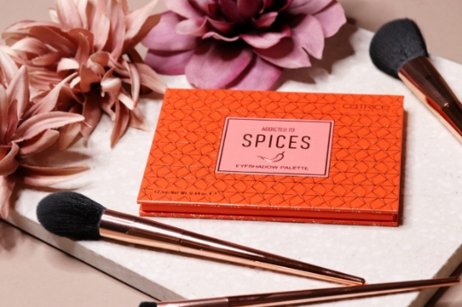 صورة كاتريس أديكتيد تو سبايسز لوحة ظلال العيون جديدة 12  