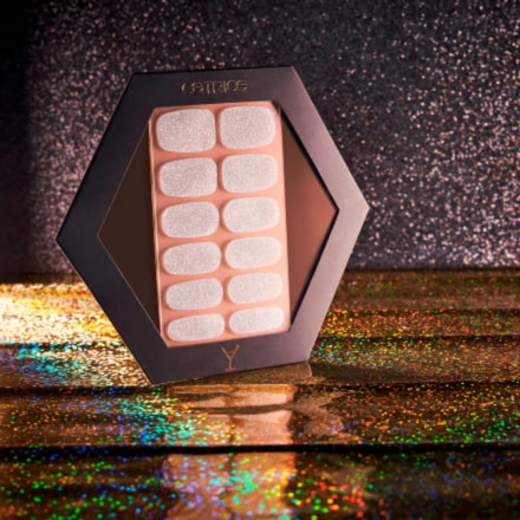 صورة كاتريس حول طلاء الأظافر اللامع C01