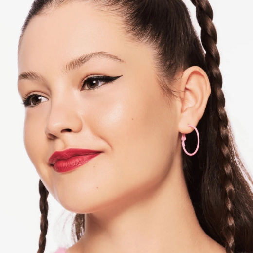 صورة ايسنس قلم تحديد العيون باللون الأسود 01