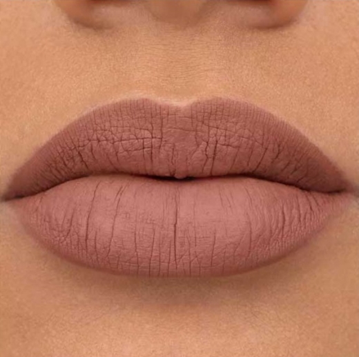 صورة ايسنس أحمر شفاه سائل مطفي يدوم 8 ساعات 01