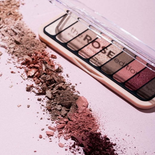 صورة ايسنس مجموعة ظلال العيون ذا روز ايديشن 20 لوفلي ان روز 10 جرام 20