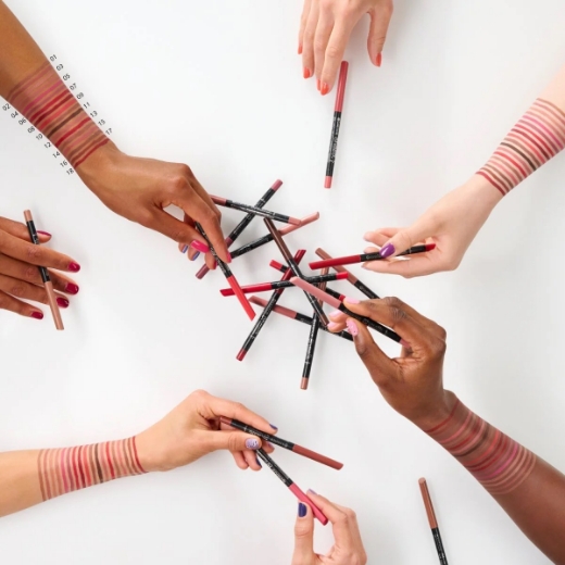 صورة ايسنس قلم تحديد الشفاه 10