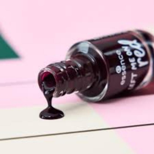 صورة ايسنس طلاء أظافر جل باللون الأحمر 72