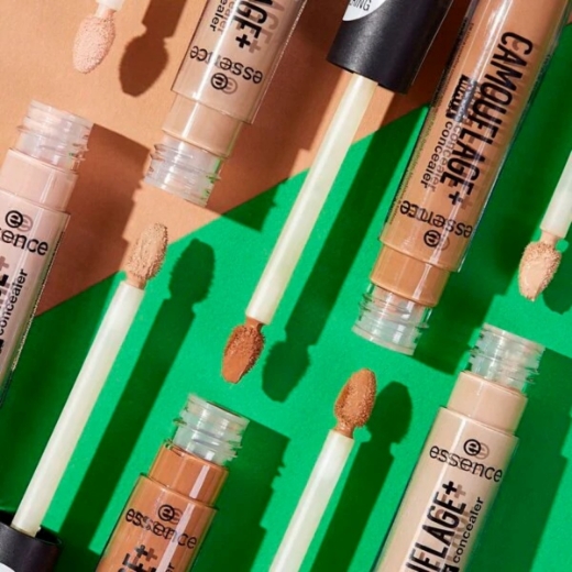 صورة ايسنس كاموفلاج + خافي عيوب مات 10