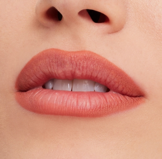 صورة ايسنس قلم شفاه ناعم و دقيق 023