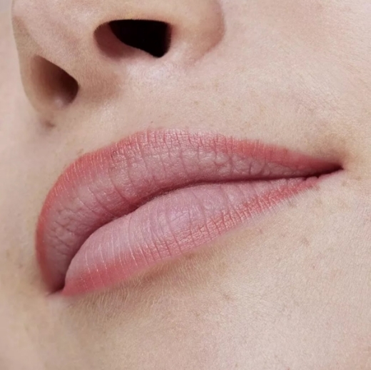 صورة ايسنس قلم شفاه رقم 302