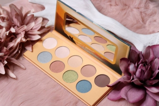 صورة ايسنس لوحة ظلال العيون باليتات سيتي 01 جي داي سيدني 