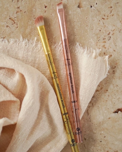 صورة ايسنس فرشاة تحديد العيون ديزني ذا ليون كينج