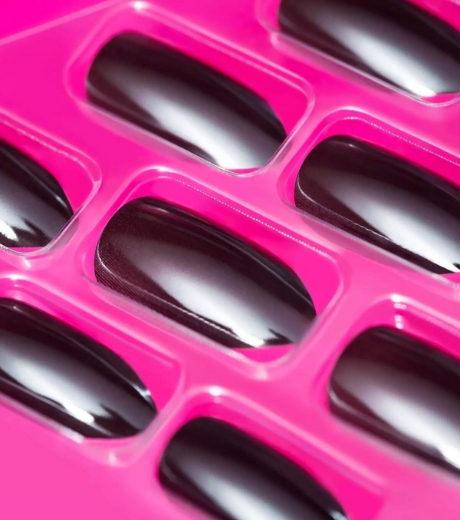 صورة ايسنس طلاء أظافر جديد متغير اللون باللون الأسود 01