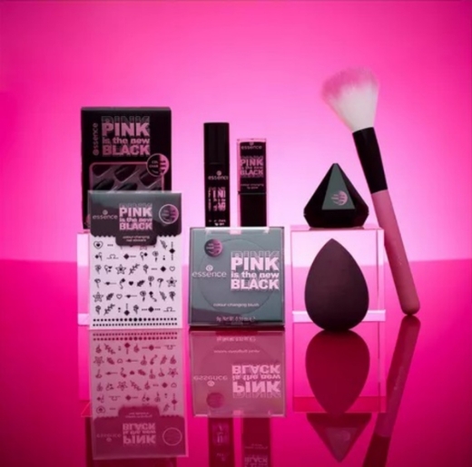 صورة ايسنس فرشاة بودره ذات اللون الأسود المتغير باللون الوردي 01 