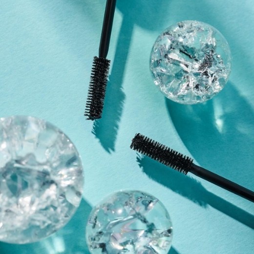 صورة ايسنس ماسكرا انوذير فوليوم - جست بيتر - أسود