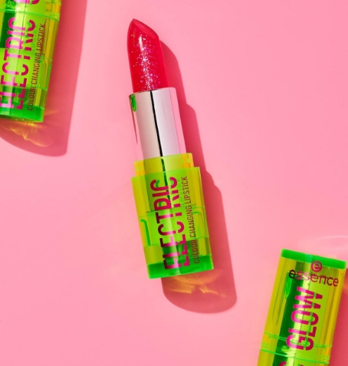 صورة ايسنس احمر شفاه سحرى