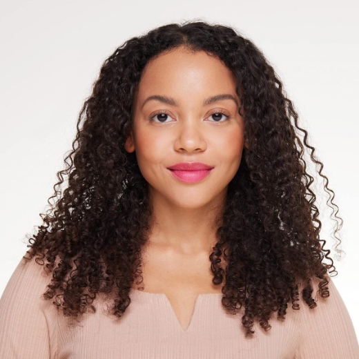 صورة ايسنس احمر شفاه سحرى