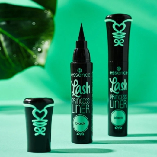 صورة ايسنس قلم تحديد الرموش أسود