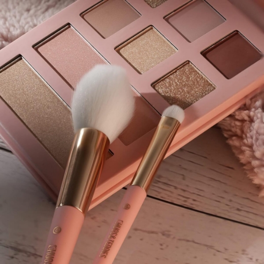 صورة ايسنس باليت العيون والوجه هاجز اند تيدي 01 تجعل وجهك يتوهج 14.8 جم