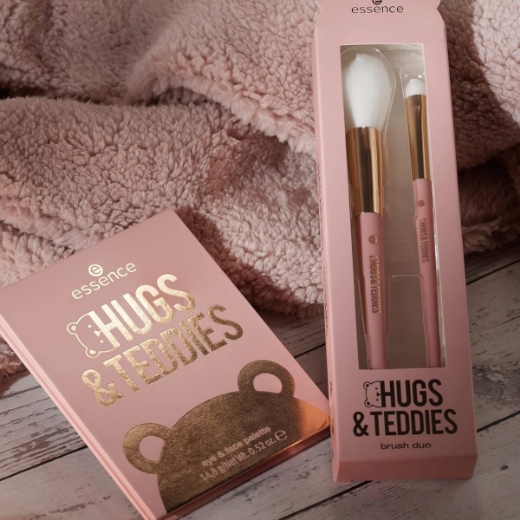 صورة ايسنس باليت العيون والوجه هاجز اند تيدي 01 تجعل وجهك يتوهج 14.8 جم