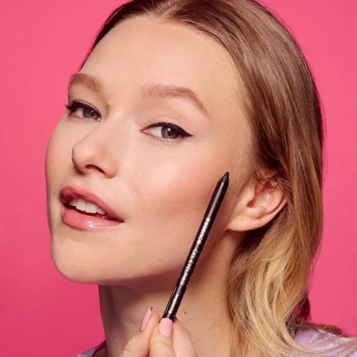 صورة ايسنس قلم تحديد العيون ستاي أند بلاي 01