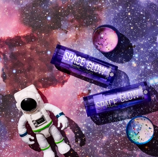 صورة ايسنس أحمر شفاه سحري سبيس قلو