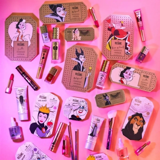 صورة ايسنس فرشاة ظلال العيون أورسولا من مجموعة ديزني فيلينز