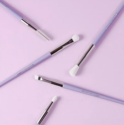 صورة ايسنس فرشاة دمج ظلال العيون فلافي دريمز