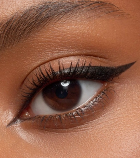 صورة ايسنس قلم تحديد العيون اسود عميق 01