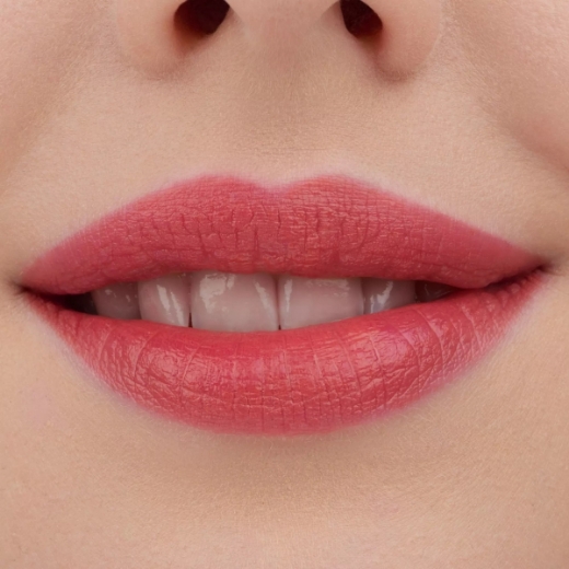 صورة ايسنس ملمع شفاه تينتد كيس 102