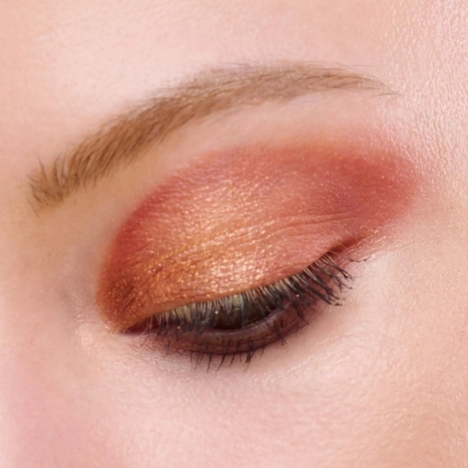 صورة ايسنس لوحة ظلال عيون بلومينج وينجز