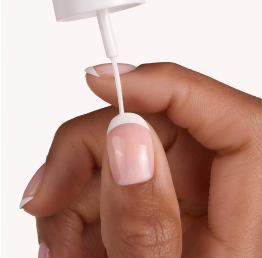 صورة ايسنس طرف طلاء أظافر فرنسي من 01 