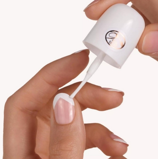 صورة ايسنس طرف طلاء أظافر فرنسي من 01 