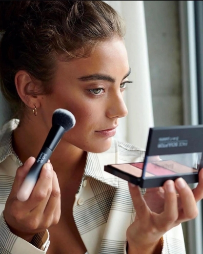 صورة ازادورا لوحة للوجه هايلايتر 65