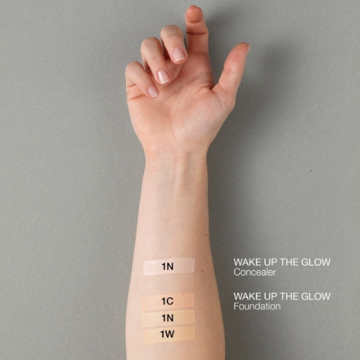 صورة ازادورا كريم أساس ا ذا جلو 7 سي