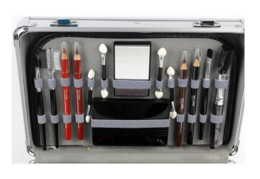 صورة مجموعة مكياج ميسي يونج