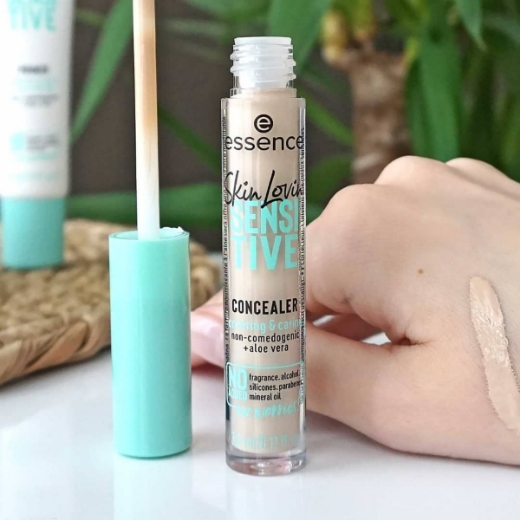 صورة ايسنس اسكين لافين كونسيلر مرطب بالصبار  لايت 10