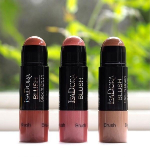 صورة ازادورا احمر الخدود مع فرشاه  12