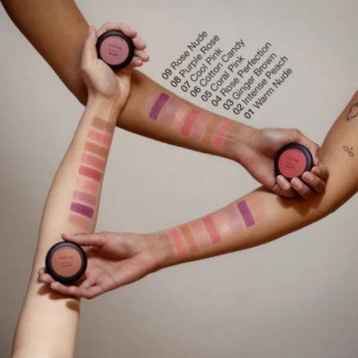 صورة ازادورا أحمر الخدود المثالي 09