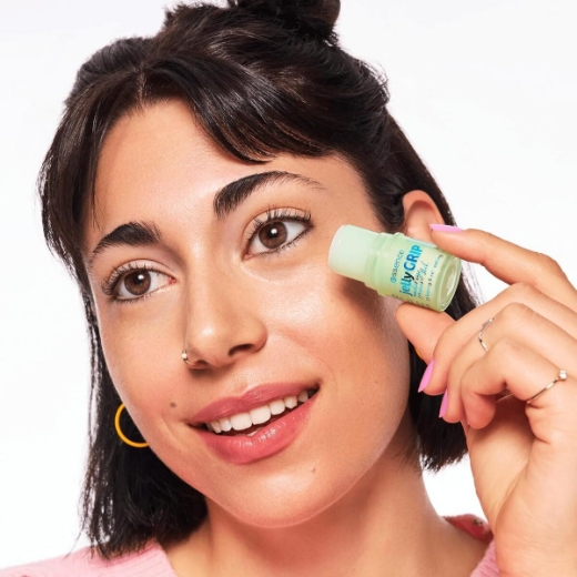 صورة ايسنس برايمر جيلي جريب تحت العين