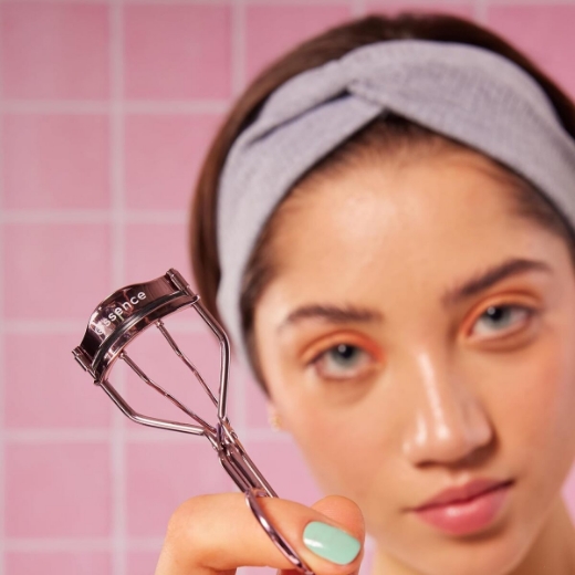 صورة ايسنس أداة تجعيد الرموش  01