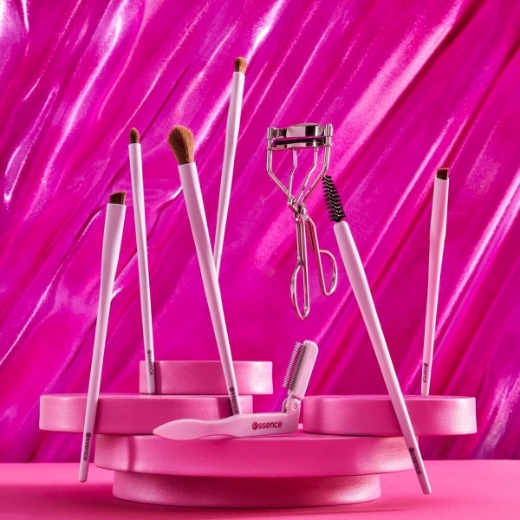 صورة ايسنس أداة تجعيد الرموش  01