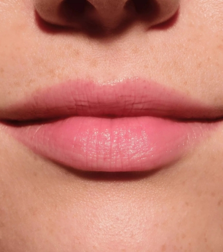 صورة كاتريس مرطب شفاه جلام إن جولد 010