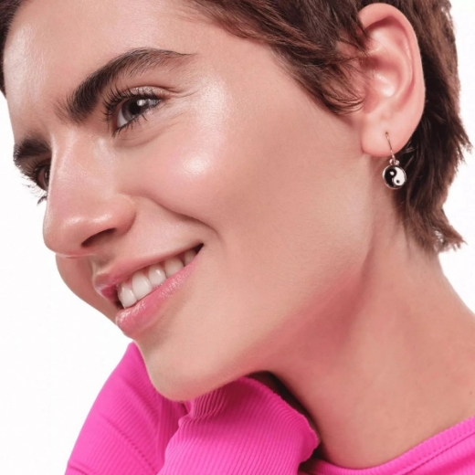 صورة ايسينس هايلايتر  لمسة ناعمة ومتوهجة 20