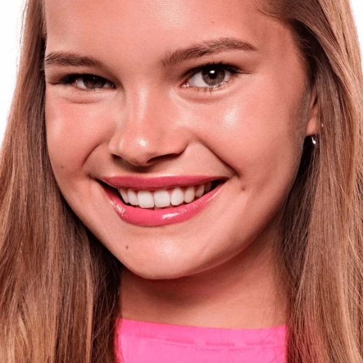 صورة ايسينس أحمر شفاه هيدرا كيس 02