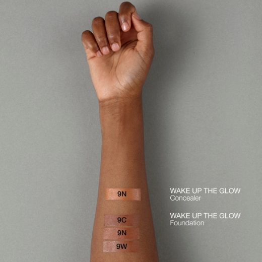 صورة ازادورا كريم اساس ويك أب ذا