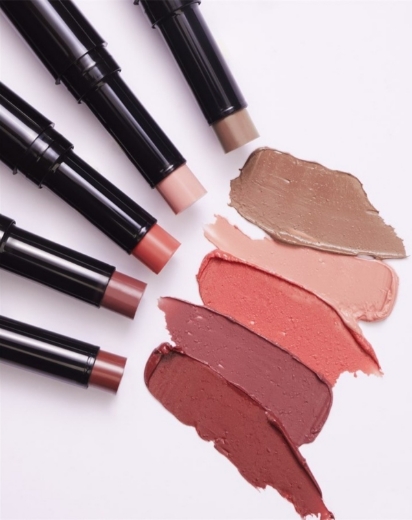 صورة ازادورا مرطب الشفاه 42